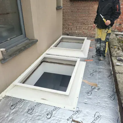 Plaatsen van dakisolatie op platte daken